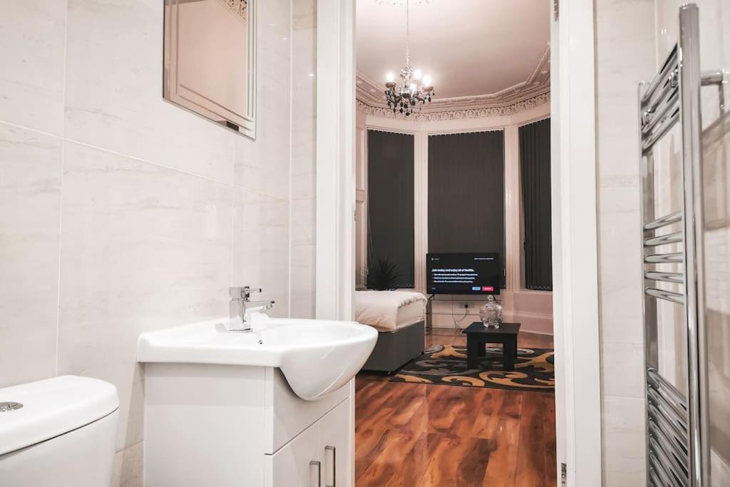 S.H Apartments غلاسغو المظهر الخارجي الصورة